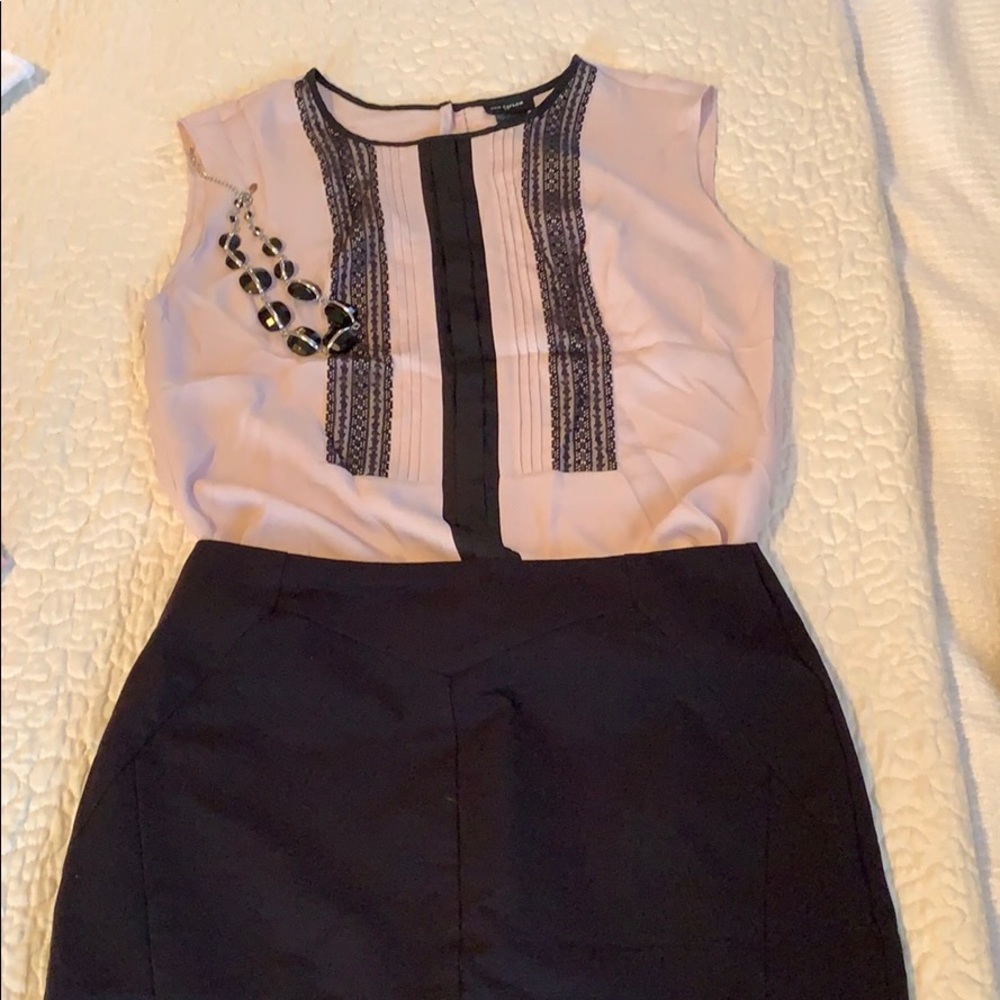 Blouse - Picture 2 of 3